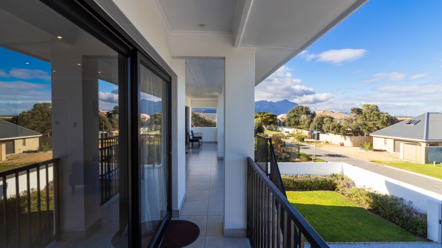 9 Bedroom Property for Sale in Westcliff Western Cape